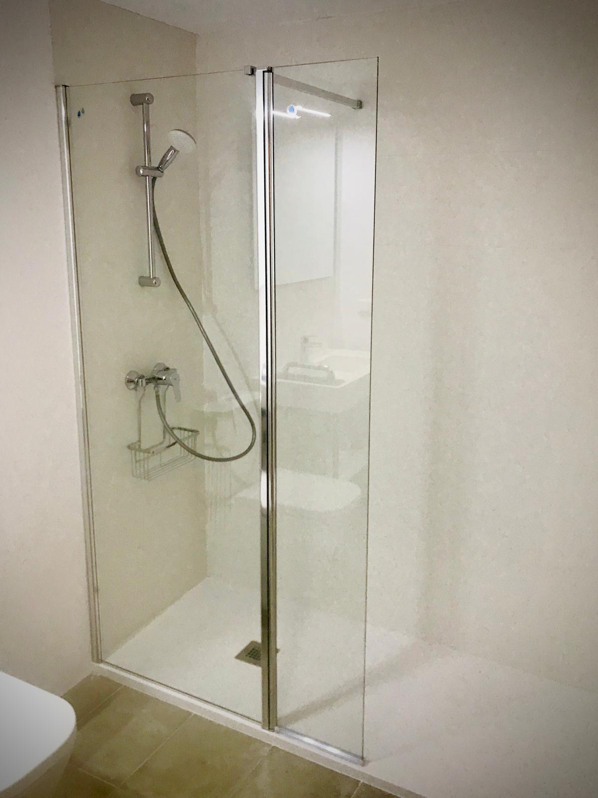 Mamparas de ducha para baños modernos en Granada