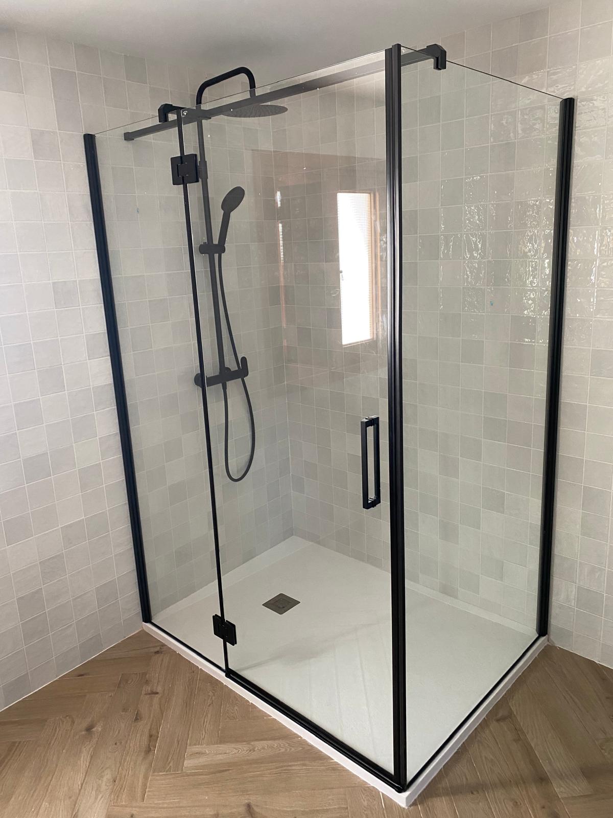 Instatec Granada: Tu confianza en mamparas y baños en Peligros y Atarfe