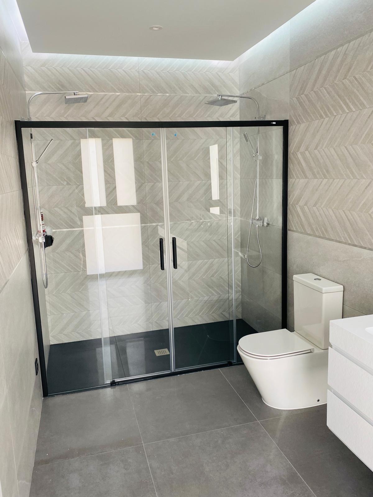 Mamparas de cristal templado para baños en Granada