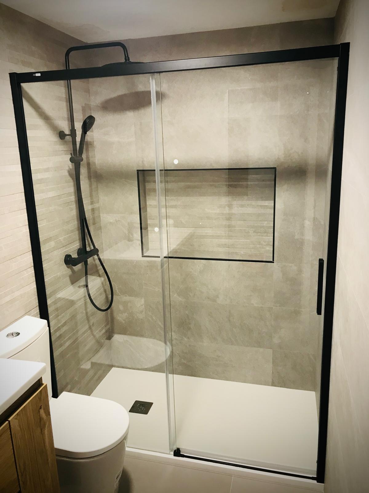 Cambio de bañera por plato de ducha en Granada: Solución rápida y segura